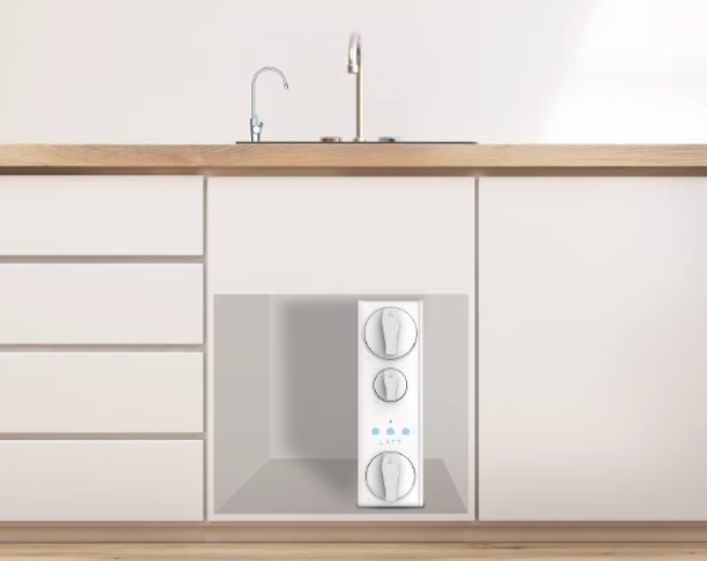 aparato de osmosis inversa latt debajo de fregadero de cocina moderna